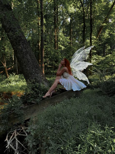 Earth Fairy Photoshoot, Fairy Photoshoot Poses, Fairy Costume Photoshoot, Fairy Reference Photo, Fairy Inspired Photoshoot, Farie Core, Faerie Photoshoot, Dreamy Photoshoot Fairytale, Fairy Concept Photoshoot