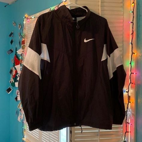 Windbreaker Outfit Casual, Nike Windbreaker Outfit, Windbreaker Outfit, Nike Track Jacket, Concept Clothing, Prep School, West Point, Mens Outfit Inspiration, Nike Vintage