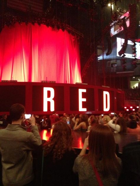 ! Taylor Swift Red Taylor's Version, Taylor Swift Red Album, Taylor Swift Red Tour, Aesthetic Era, Loving Him Was Red, Red Tour, Taylor Swift Red, Red Taylor, Taylor Swift Album