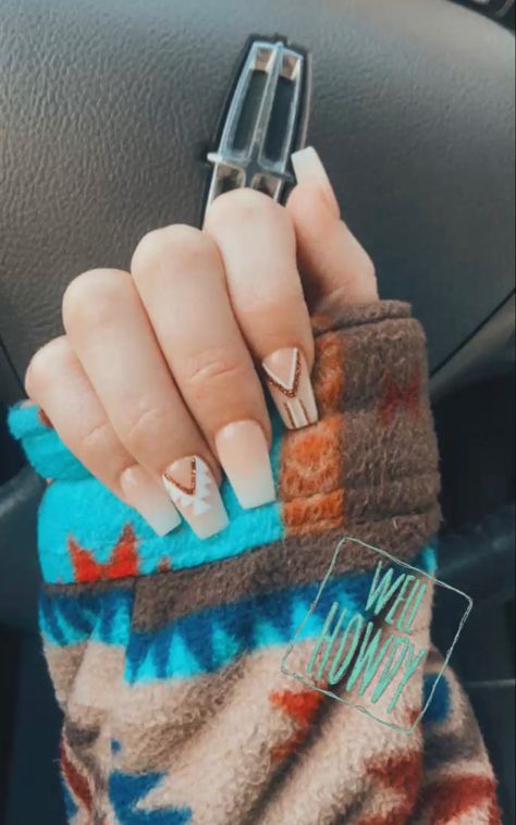 Cowboy Nails Western, Boho Western Nails, Western Style Nails, Fall Western Nails, Western Nail Ideas, Aztec Nail Designs, Western Nail Art, Country Acrylic Nails, Rodeo Nails