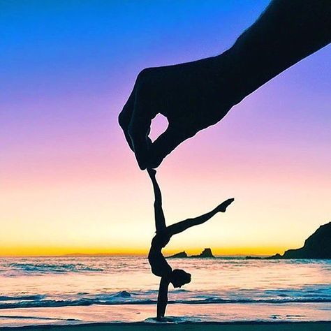 https://www.instagram.com/p/BChSP8SOPBs/ Yoga Foto's, Yoga On The Beach, Photo Yoga, Gymnastics Poses, Gymnastics Photography, Yoga Pictures, Gymnastics Pictures, Yoga Photos, Yoga Posen