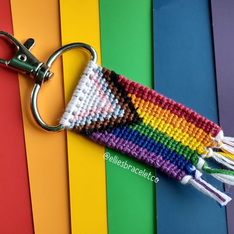 Pride Keychain, Friendship Keychains, Alpha Bracelets, Cool Friendship Bracelets, Trans Pride Flag, Yarn Bracelets, Bff Bracelets, Pride Bracelet, Friendship Bracelets Designs