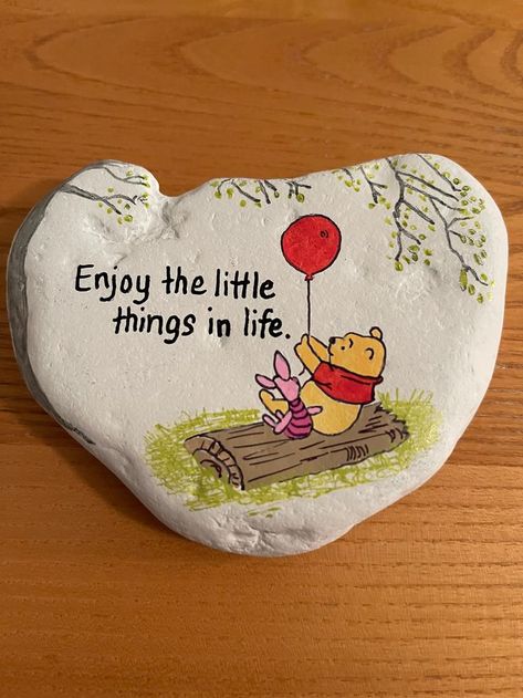 Pooh And Piglet, Diy Rock Art, Painted Rock Animals, Stone Art Painting, The Little Things In Life, Painted Rocks Craft, Little Things In Life, Painted Rocks Diy, Rock Painting Patterns