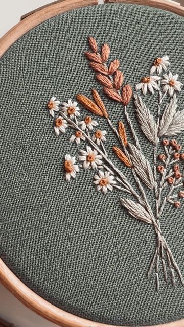 Floral Machine Embroidery Designs, Autumn Embroidery, Market Table, Hand Embroidery Patterns Free, Diy Embroidery Kit, Handmade Embroidery Designs, Hand Embroidery Projects, Learn Embroidery, Embroidery Patterns Free