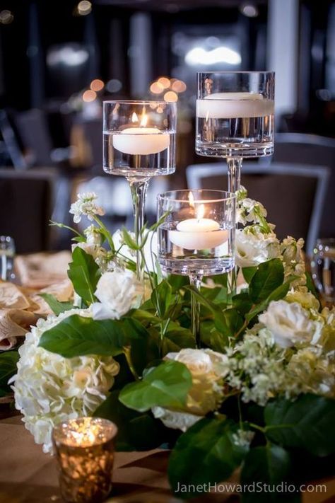 Stunning wedding table centerpiece idea and candles. Wedding Table Centerpieces Elegant, Floating Flower Candles, Candles And Flowers, Elegant Wedding Centerpiece, Tafel Decor, Flowers And Greenery, Simple Elegant Wedding, Wedding Table Flowers, Wedding Elegant