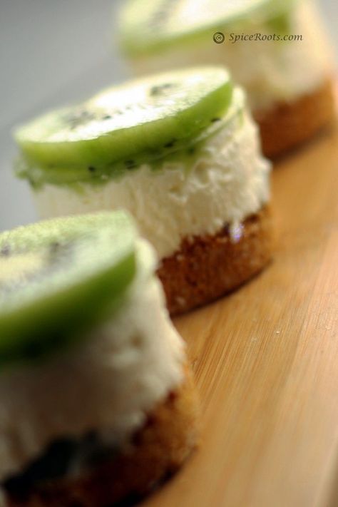 No Bake Kiwi Cheesecake Kiwi Cheesecake, Kiwi Recipes, Mini Cheesecakes, Eat Dessert First, Mini Desserts, Fruit Recipes, Cheesecake Recipes, No Bake, Just Desserts