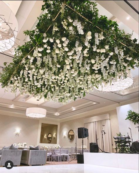 Ceiling Floral Arrangements, Flowers On Chandelier Wedding, Wedding Roof Decoration Ideas, Hanging Floral Arrangements Wedding, Floral Ceiling Installation Wedding, Ceiling Decoration Wedding, Ceiling Flower Installation, Event Ceiling Decor, Ceiling Wedding Decorations