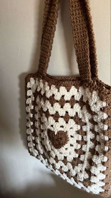 Crochet Trendy, Chic Crochet, Mode Crochet, Stylish Crochet, Kawaii Crochet, Crochet Business, Crochet Design Pattern, Crochet Handbags Patterns, Crochet Fashion Patterns