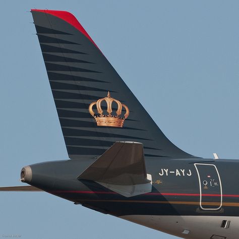 Royal Jordanian Airlines Airbus A321-231 JY-AYJ Ramtha (39045) by Thomas Becker, via Flickr Royal Jordanian Airlines, Airline Design, Tail Designs, Gulfstream G650, Airplane Drone, Airlines Logo, Royal Jordanian, Jordan Country, Nikon D200