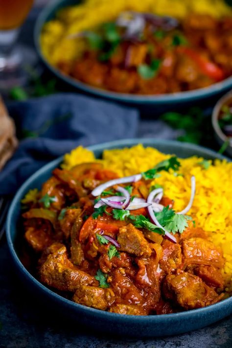 Spicy Chicken Jalfrezi made from scratch, served with homemade pilau rice. Ready in 40 minutes! Afghani Recipes, Chicken Jalfrezi Recipe, Jalfrezi Recipe, Chicken Jalfrezi, Chicken Indian, Pilau Rice, Curried Chicken, Amazing Chicken, Rogan Josh