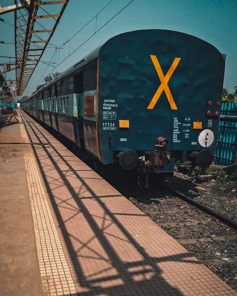 gsainiikkkhhiilll🔵 on Instagram: “#17614 Hazur Sahib Nanded - Panvel Express being partially shunted at Platform 7 as track maintenance work carry on on the same track…” Hazur Sahib, Nanded City, Platform Background, Indian Railway Train, Clipart Letters, Classroom Interior, Delhi Metro, Indian Railways, Travel Car