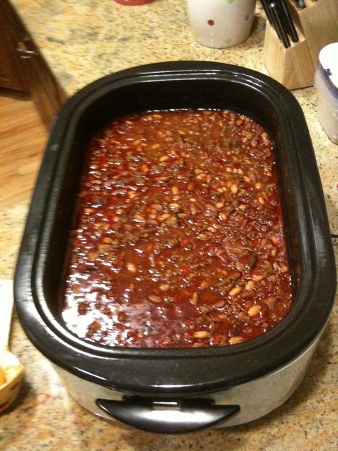 I wanted to share with you one of my favorite easy, inexpensive, and tasty ways to take a cheap chuck roast and make it taste like a million bucks that is always a treat and a hit. So let me tell you all about my new Rival RO180 18-Quart Roaster Oven. For those that have ... Electric Roaster Recipes, Roast Chili, Roaster Oven Recipes, Roaster Recipes, Turkey Roaster, Beef Roast Crock Pot, Turkey In Roaster, Prime Ribs, Electric Roaster