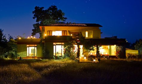 satpura national park resorts Popular lodges in Satpura National Park include Forsyth Lodge Satpura national park, And in the middle of this great canvas of nature, stands the Forsyth Lodge Satpura. As a friend of the wilderness The Wilderness, In The Middle, The Middle, National Park, National Parks, Cabin, House Styles, Canvas, Nature