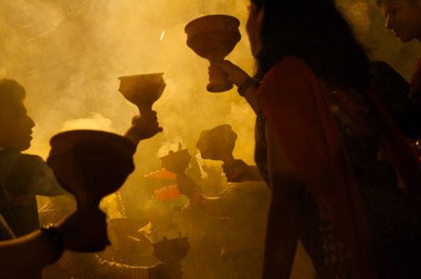 Dhunuchi Dance (http://en.wikipedia.org/wiki/Dhunachi) - photo via +National Geographic #DurgaPuja Durga Pooja Aesthetic, Dhunuchi Dance, Kolkata City, Durga Pooja, City Scapes, Dancing Aesthetic, Durga Puja, Indian Aesthetic, West Bengal