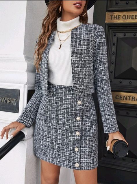 Tweed Fashion, Chique Outfits, Stylish Work Attire, Woman Suit Fashion, Classy Work Outfits, Tweed Skirt, Blouse Diy, Skirt Design, Business Casual Outfits