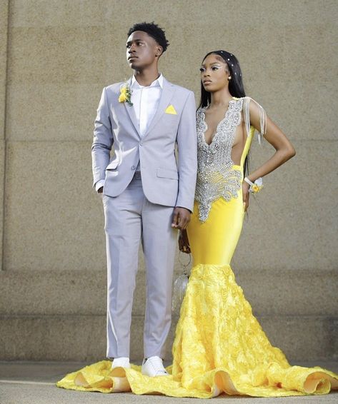 Yellow And Gray Prom Couples, Prom Couples Ideas, Grey And Yellow Prom Couple, Yellow Prom Outfits For Guys, Yellow Prom Black Couple, Yellow Prom Outfits For Couples, Prom Color Ideas For Couples Black, Prom Yellow Dress Couple, Prom Send Off Photoshoot