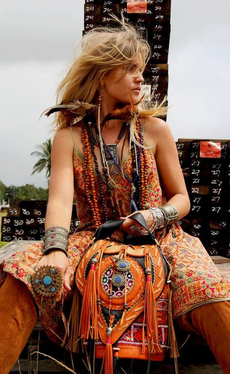 Vetement Hippie Chic, Bohemian Leather Bag, Hippie Elegante, Hippy Clothes, Warrior Goddess, Bohemian Beauty, Estilo Hippy, Mode Hippie, Boho Life