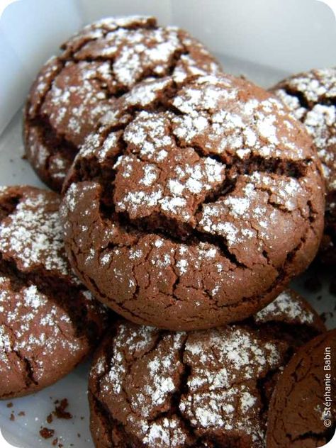 Crinkles (biscuits extra-moelleux au chocolat) – Les Recettes Gourmandes Gluten Free Brownies Recipe, Red Lobster Biscuits, Desserts With Biscuits, Quick Easy Desserts, Biscuit Cookies, Chocolate Desserts, Creative Food, Chocolate Recipes, Easy Desserts