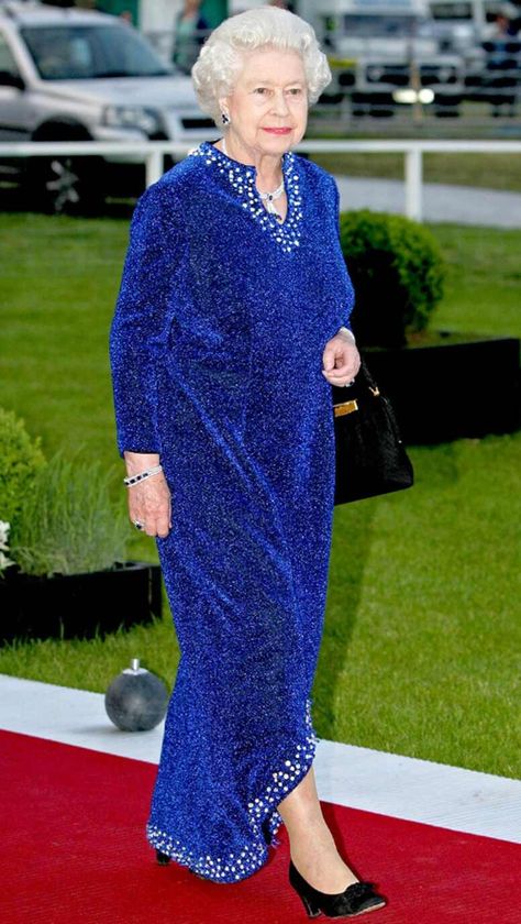 2006 Style, Ratu Elizabeth, Mother Fashion, Dress Queen, Queen Elisabeth, Rainha Elizabeth Ii, Hm The Queen, Elisabeth Ii, Sleeve Gown