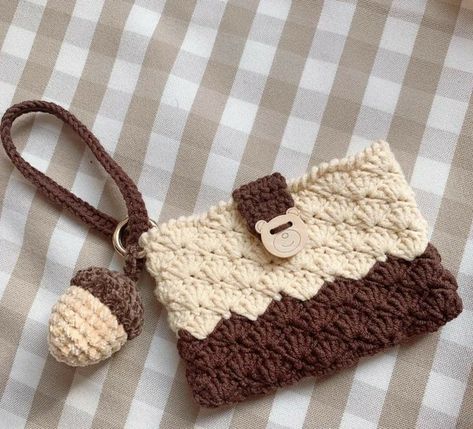 Crochet Acorn, Credit Card Tips, Granny Square Easy, Chart Crochet, Crochet Quilt Pattern, Bag Free Pattern, Crochet Wallet, Crochet Classes, Crochet Business