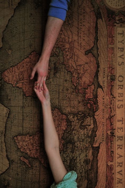 No existen fronteras!! People Holding Hands, Goodbye My Love, Distance Love, Foto Art, Distance Relationship, Her World, Long Distance Relationship, Scarlet Witch, Two People