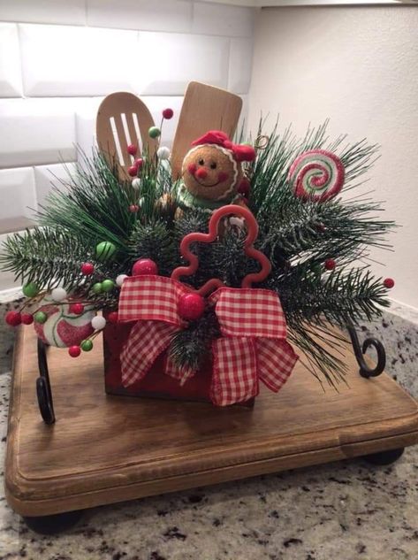 Christmas Baking Centerpiece, Country Kitchen Christmas Decor, Ginger Bread Man Decorations, Diy Christmas Arrangements, Kitchen Christmas Tree Ideas, In The Kitchen Aesthetic, Dancing In The Kitchen Aesthetic, Gingerbread Christmas Crafts, Ginger Bread Christmas Decorations