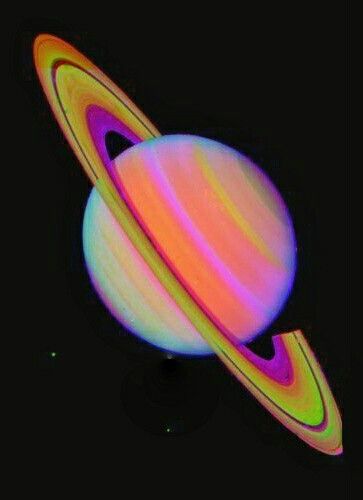 A “false color” ultraviolet image of Saturn, taken by Voyager 2 on July 21, 1981. (NASA) Retro Planet Art, Saturn Illustration Vintage, Space From Earth, Saturn Drawing Color, Saturn Tattoo Color, Out Of This World Aesthetic, Saturn Painting, Saturn Color, Saturn Illustration