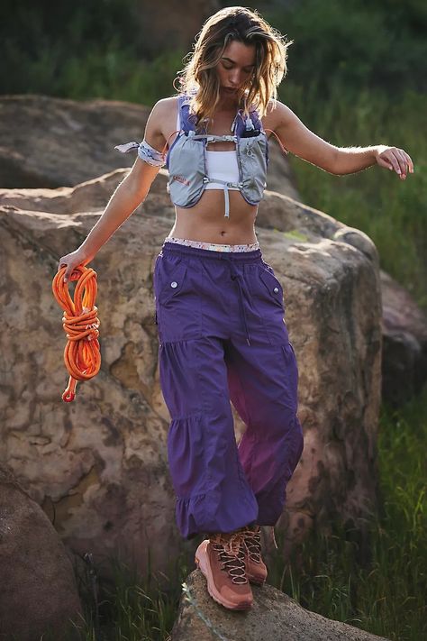 Cute Hiker Outfits, Hiker Outfits, Bouldering Outfit, Climbing Fashion, Rock Climbing Outfit, Trekking Outfit, Climbing Outfits, Hiking Wear, Climbing Pants