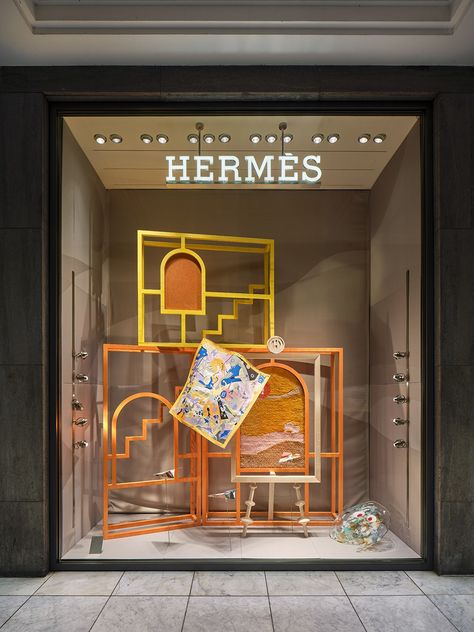 Hermes Window Display Design, Hermes Display, Hermes Window Display, Hermes Window, Autumn Window Display, Autumn Window, Advertising Fashion, Window Display Design, Spring Window