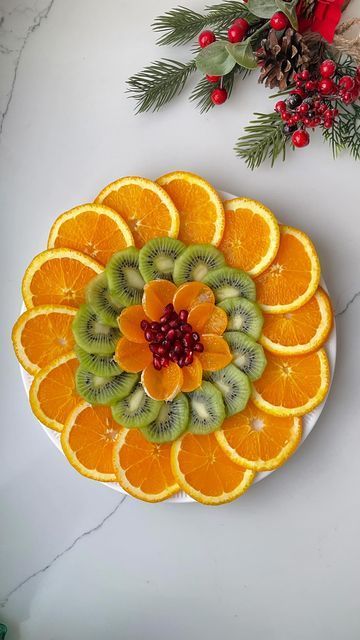 Fruit Salad Plating, Salad Design Ideas, Fruit Design Ideas, Flower Snacks, Fruit Salad Decoration, Salad Decoration Ideas, Fruit Presentation, Salad Decoration, Salad Design