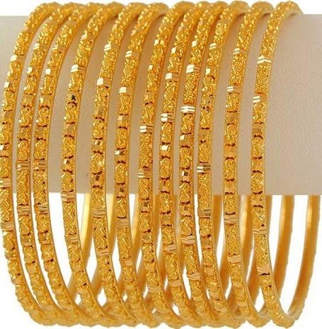 15 Latest Gold Bangles in 10 Grams Plain Gold Bangles, 22k Gold Bangles, Gold Bangles Indian, Homemade Smoothies, Gold Bangles For Women, Gold Bangle Set, Beautiful Gold Necklaces, Glass Bangles, Bangle Gold