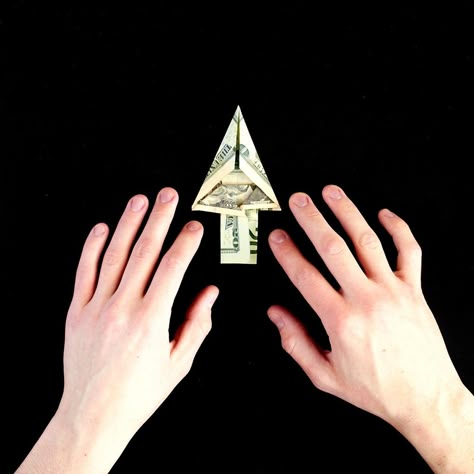 Oragami Christmas, Christmas Money Tree, Oragami Money, Fold A Dollar Bill, Cash Gift Ideas, Fold Dollar Bill, Easy Money Origami, Money Origami Tutorial, Origami Easy Step By Step