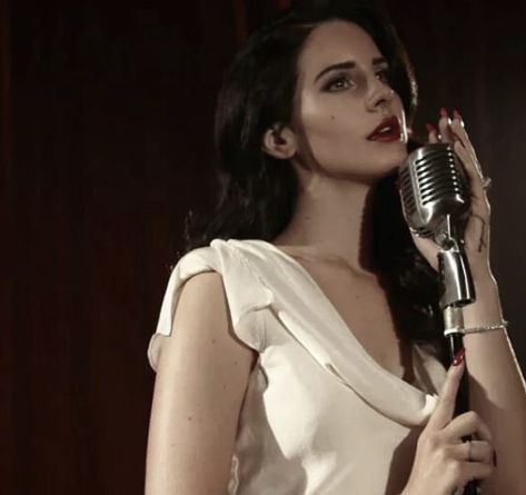 lana del ray femme fatale . Lana Del Rey Vinyl, Old Hollywood Movies, Badass Aesthetic, Red Icons:), Lana Del Ray, I Love Mom, Female Singers, Red Aesthetic, Im Awesome