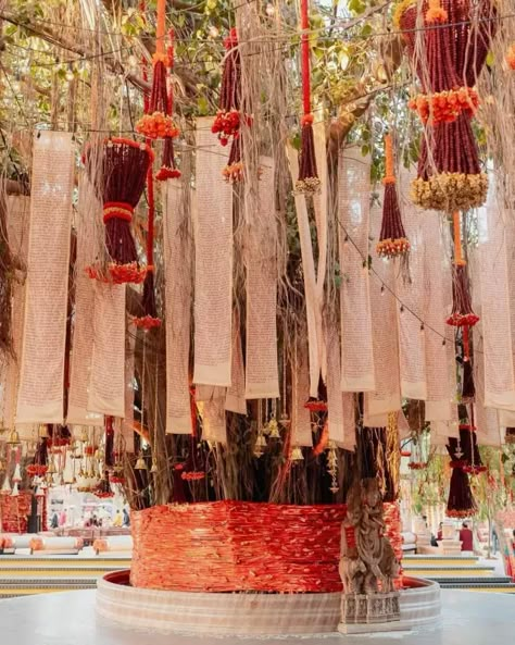 Anant-Radhika's 'Hastakshar' Ceremony's Regal Decor: From Inscribed Scrolls To Temple 'Chunnaris' Mehendi Theme, Regal Decor, Fashion Intern, Ganpati Decor, Cruise Party, Temple Decor, Le Meridien, Marriage Decoration, Wedding Mandap