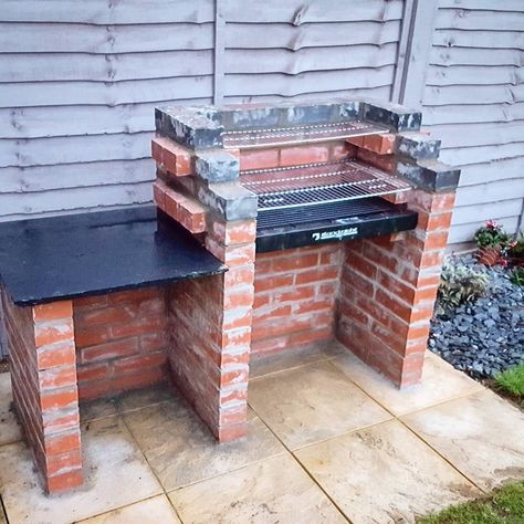 شواية فحم, Outdoor Grill Diy, Patio Decorating Ideas Small, Backyard Grill Ideas, Brick Grill, Outdoor Fireplace Kits, Brick Bbq, Grill Outdoor, Outdoor Barbeque