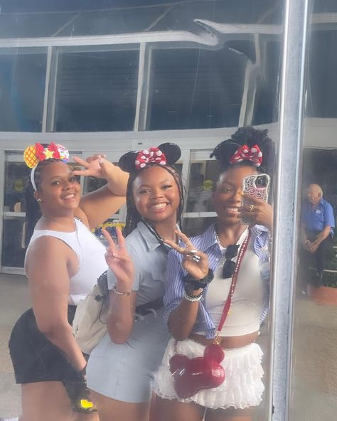 \\ DISNEY DETAILS 🏰✨ Disney World Outfits Black Women, Outfits Black Women, Disney World Outfits, Disney Trip, Disney Trips, Disney World, Black Women, Disney, Quick Saves