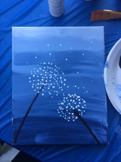 Basic Canvas Painting Ideas Simple, Easy Blue Paintings, Blue Canvas Painting Ideas Easy Diy, Painting With Blue Background, Tiny Canvas Painting Ideas, Light Blue Painting, Painting Ideas Cute, Canvas Painting Easy, Cute Easy Paintings