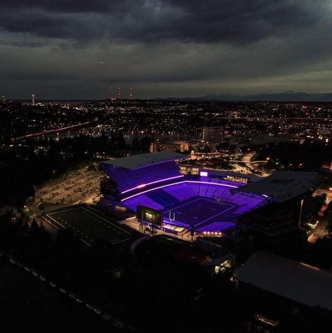 University of Washington Campus in #Seattle #Washington. #uw #godawgs #PurpleReign #gohuskies #pnw #universityofwashington Seattle University, University Of Washington Huskies, Washington State Travel, Vision Board Goals, Washington State University, Evergreen State, College Board, Dream College, New College