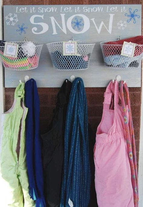 DIY Snow Gear Organizer | 13 Clever Winter Gear Organization Ideas Winter Gear Storage, Winter Gear Organization, Winter Clothes Organization, Trendy Winter Hats, Gear Organization, Coat Closet Organization, Snow Theme, Gear Organizer, Hat Organization