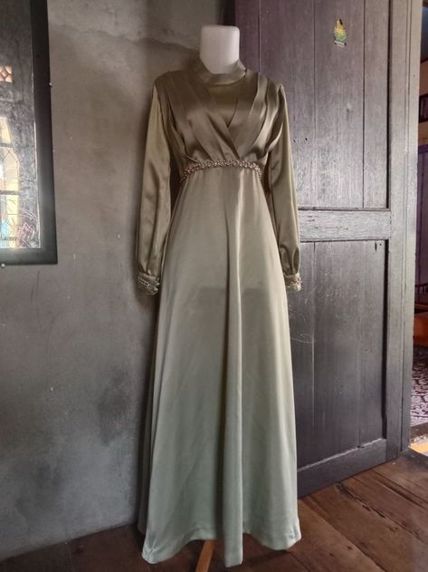 casual A-line gown with beautiful design Simple Bridesmaid Dresses Hijab, Model Dress Satin Hijab Simple, Model Bridesmaid Dress Hijab Satin, Model Gamis Satin, Satin Long Dress Bridesmaid Hijab, Dress Payet Simple, Ootd Bridesmaid Hijab, Model Dress Bridesmaid Hijab, Bridesmaid Hijab Simple