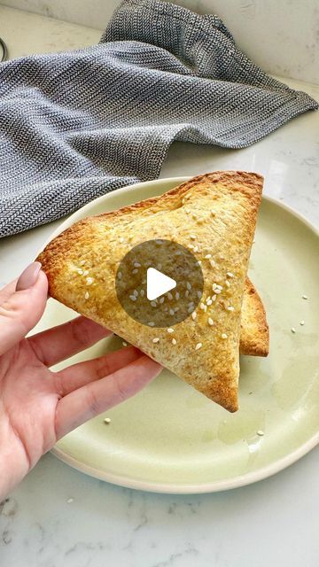 TUNA MELT AVOCADO PARCELS   ✅ Easy to make  ✅ High Protein  Save and follow @alexarciab for more delicious food ideas!  I am all abou... | Instagram Delicious Food Ideas, Tuna Wrap, Single Serve Meals, Tuna Patties, Tortilla Wrap, Tuna Melt, Tuna Melts, Tortilla Wraps, Just Eat It