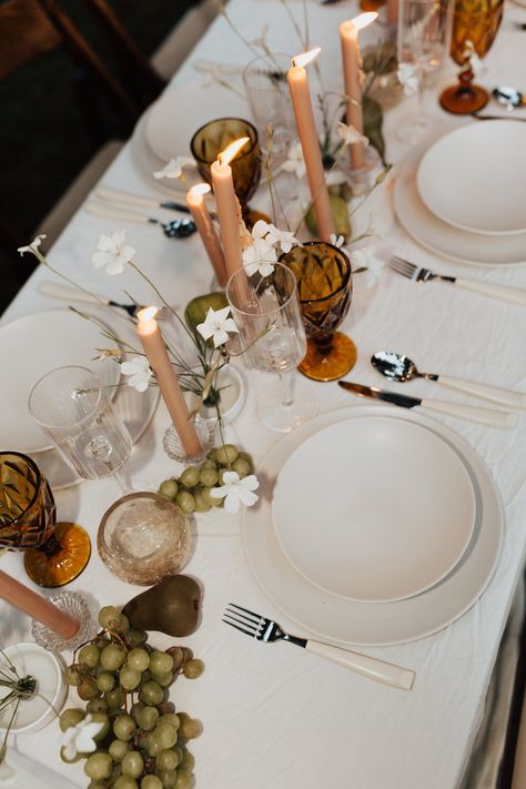 Classic and romantic wedding tablescape with grapes and pears and candles - Poise and Ivy Imagery Italian Dinner Party Tablescape Fall, Fruit Table Scape Wedding, Figs Wedding Decor, Grapes Wedding Decor, Fig Tablescape, Grapes Table Decor, Pear Centerpieces, Italian Wedding Tablescape, Grape Tablescape