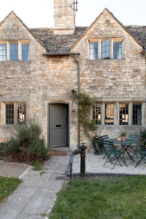 Sand Stone House Exterior, Stone Cottage Exterior, Stone Cottages Interior, Stone Cottage Homes, Cotswold Cottages, Farmhouse Style Chairs, Cotswold House, Crib Ideas, Cotswold Stone