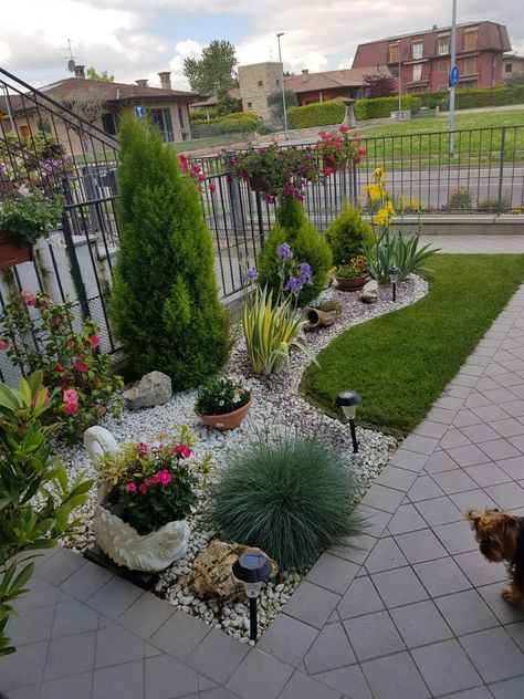 Front Garden Landscape, Small Front Yard Landscaping, Front Garden Design, Front Yard Garden Design, Rock Garden Landscaping, Outdoor Gardens Design, Patio Designs, Garden Yard Ideas, Backyard Garden Design