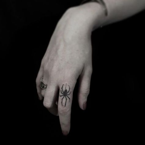 Hannah Tattoo, Black Tattoo Ideas, Knuckle Tattoo, Stick Poke Tattoo, Small Finger Tattoos, Knuckle Tattoos, Goth Tattoo, Hand Tats, Art Design Ideas