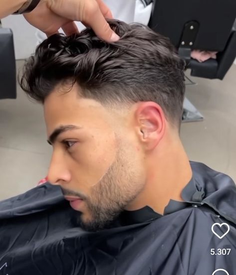 Mens Gentleman Haircut, Cross Hair Design, Brush Back Hairstyles Men, Hispanic Men Haircut, Hispanic Haircuts, Mid Part Haircut Men, Italian Hairstyles Men, Mexican Hairstyles Men, Old Money Haircut Men