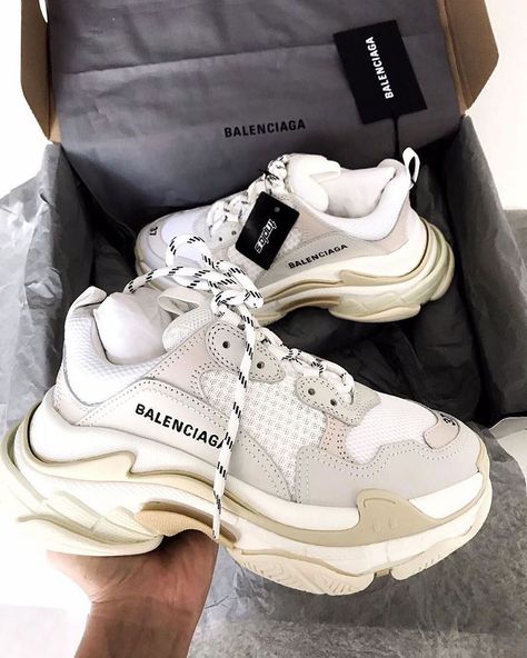 411 Likes, 4 Comments - Victoria Lou (@victorialou7) on Instagram: “$140-$185. DHL Free Shipping Worldwide Click to buy，whatsapp:+8617359091050 We have many products,…” Triple S Outfit, Balenciaga Triple S White, Balenciaga Women, Balenciaga Sneakers, Shoe Inspo, Balenciaga Shoes, Burberry Shoes, Balenciaga Triple S, Dior Shoes