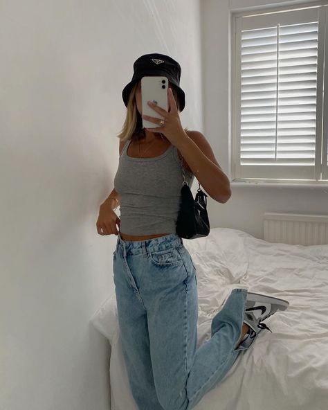 emily elaina grace on Instagram: “jeans and a vest always these days” Air Dior, Outfits With Jordan 1s Fashion Styles, Jordan 1s, Top Outfit, Hooded Eyes, Turkey Breast, Gray Tank, Mode Inspo, Mode Vintage