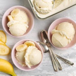 Contest-Winning Butter Pecan Ice Cream Recipe: How to Make It Skiatook Oklahoma, Homemade Banana Ice Cream, Party Fingerfood, Banana Ice Cream Recipe, Custard Ice Cream, Dairy Recipes, Butter Pecan Ice Cream, Lime Desserts, Pecan Ice Cream