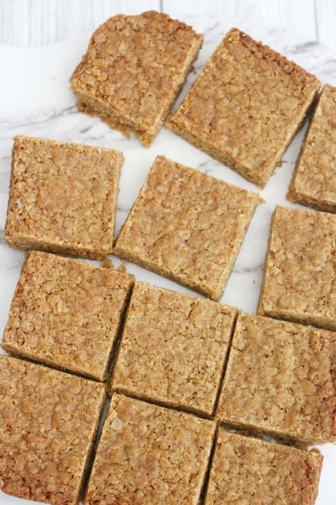 Flapjack Recipe Chewy, Mary Berry Recipes Baking, Easy Flapjacks, Mary Berry Cakes, Flapjacks Recipe, Quick Cookies Recipes, Flapjack Recipe, Baking Recipes For Kids, Mary Berry Recipe